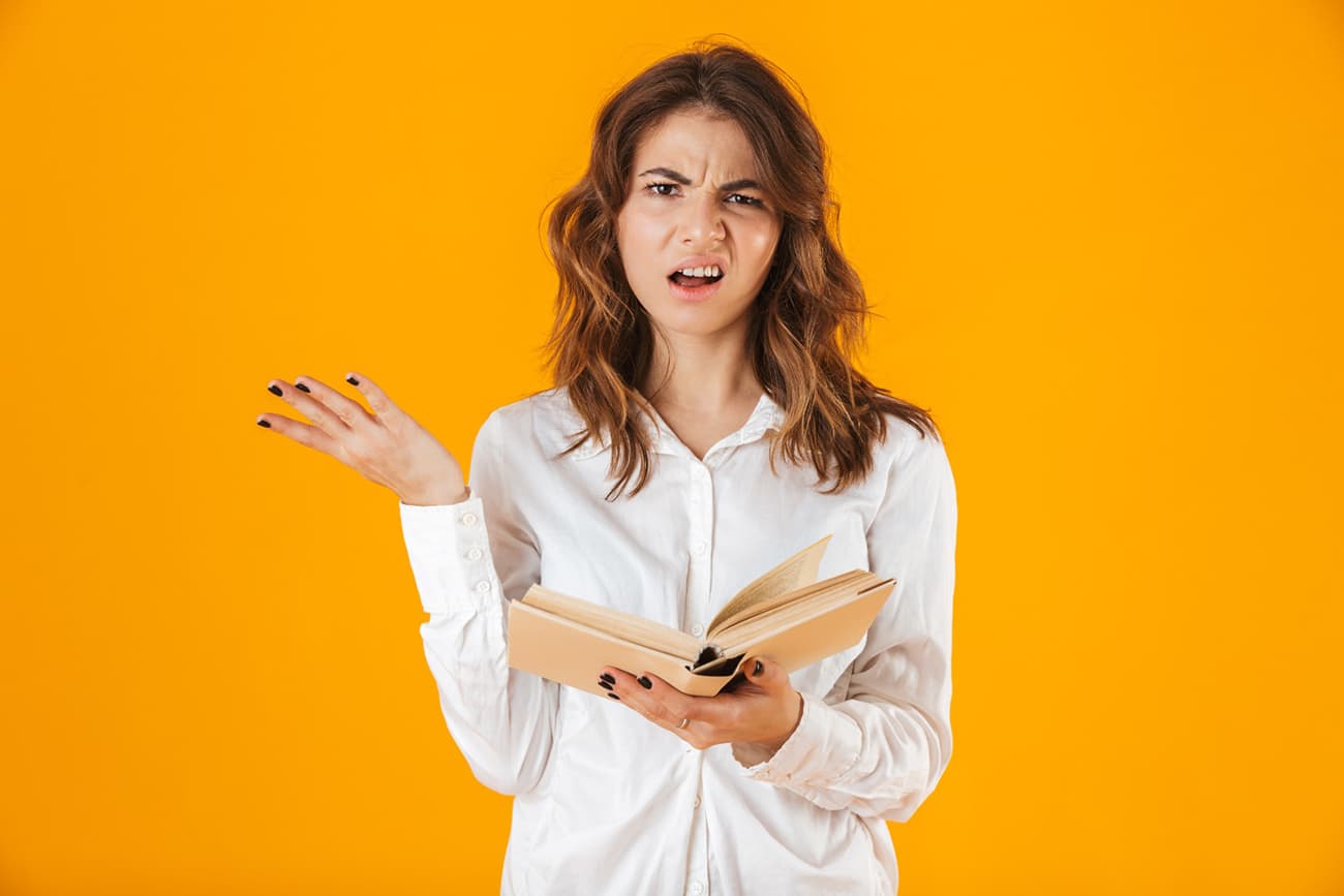 Os Livros que Todos Elogiam, Mas Quase Ninguém Lê: Uma Análise Social
